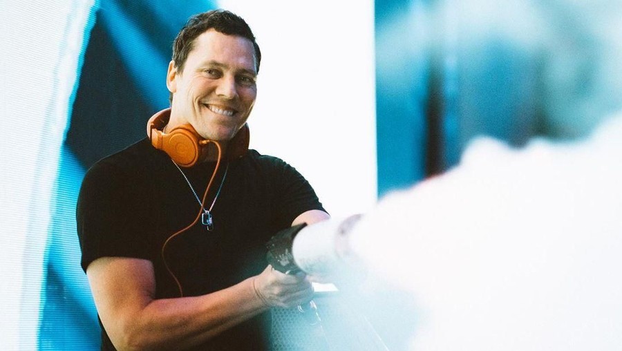 Lirik Lagu Ritual - Tiesto, Jonas Blue dan Rita Ora Ulasan lirik lagu terbaru Tieto, Jonas Blue dan Rita Ora yang berjudul Ritual.
