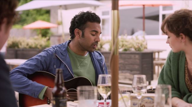 Jack Malik (Himesh Patel) menghadapi kenyataan mengerikan ketika terbangun usai mengalami kecelakaan. The Beatles ternyata tak pernah eksis!