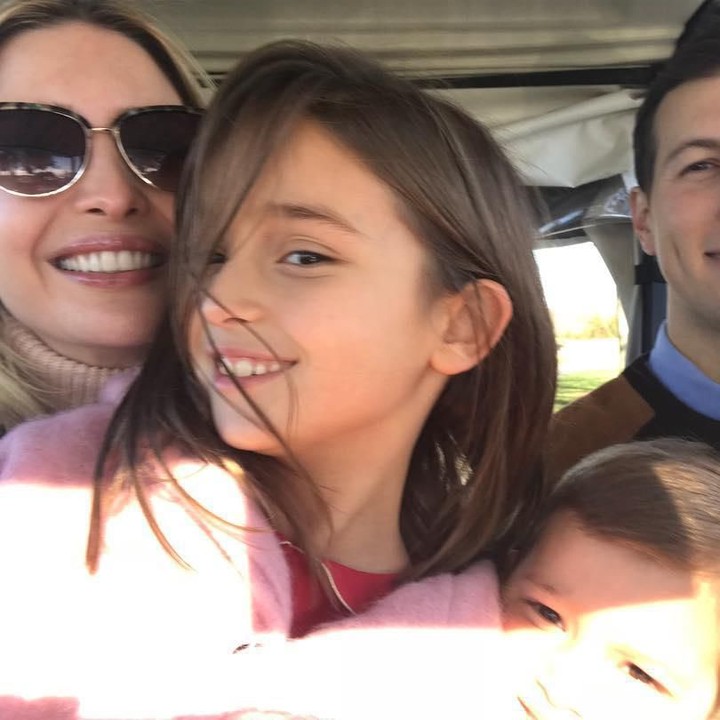 Lagi kumpul, jangan lupa wefie dulu. (Foto: Instagram: @ivankatrump)