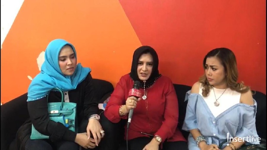 Keluarga Fairuz Tantang Galih Ginanjar Bawa Banyak Pengacara Galih Ginanjar tidak tinggal diam saat dilaporkan Fairuz A Rafiq ke polisi.