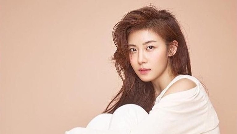 Artis wanita Korea Selatan memang dikenal memiliki wajah dan penampilan yang cantik. Berikut ini deretan artis Korea yang masih terlihat cantik meski sudah tua.