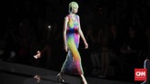 FOTO: Schiaparelli dan 'Nyalang' Debut Daniel Roseberry Desainer anyar Schiaparelli, Daniel Roseberry, menggelar debut koleksi haute couture-nya pada gelaran Paris Couture Week.