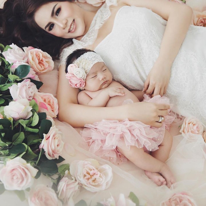 <p>Sehat selalu ya, Momo dan baby Briell. (Foto: Instagram @therealmomogeisha)  </p>