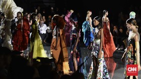 FOTO: Schiaparelli dan 'Nyalang' Debut Daniel Roseberry