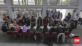 FOTO: Saat Ratusan Orang Berburu Peruntungan di Bursa Kerja Ratusan pencari kerja mencoba peruntungan pada gelaran Mega Career Expo, Gelora Bung Karno, Jakarta (2/6).