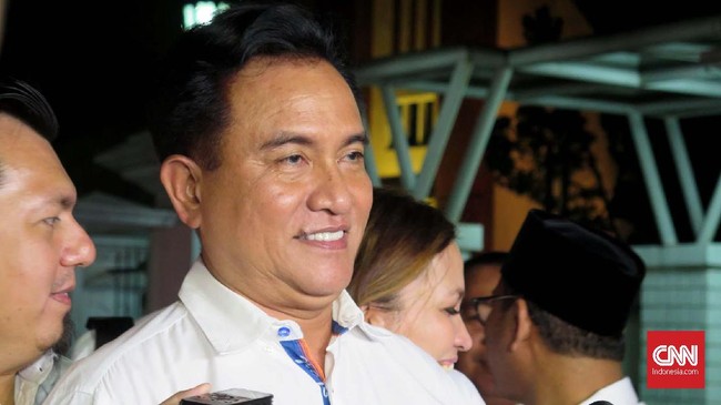 Ketum PBB Yusril Ihza Mahendra melakukan pertemuan tertutup dengan Ketum PAN Zulkifli Hasan di Kantor DPP PAN, Kamis (13/4) malam.