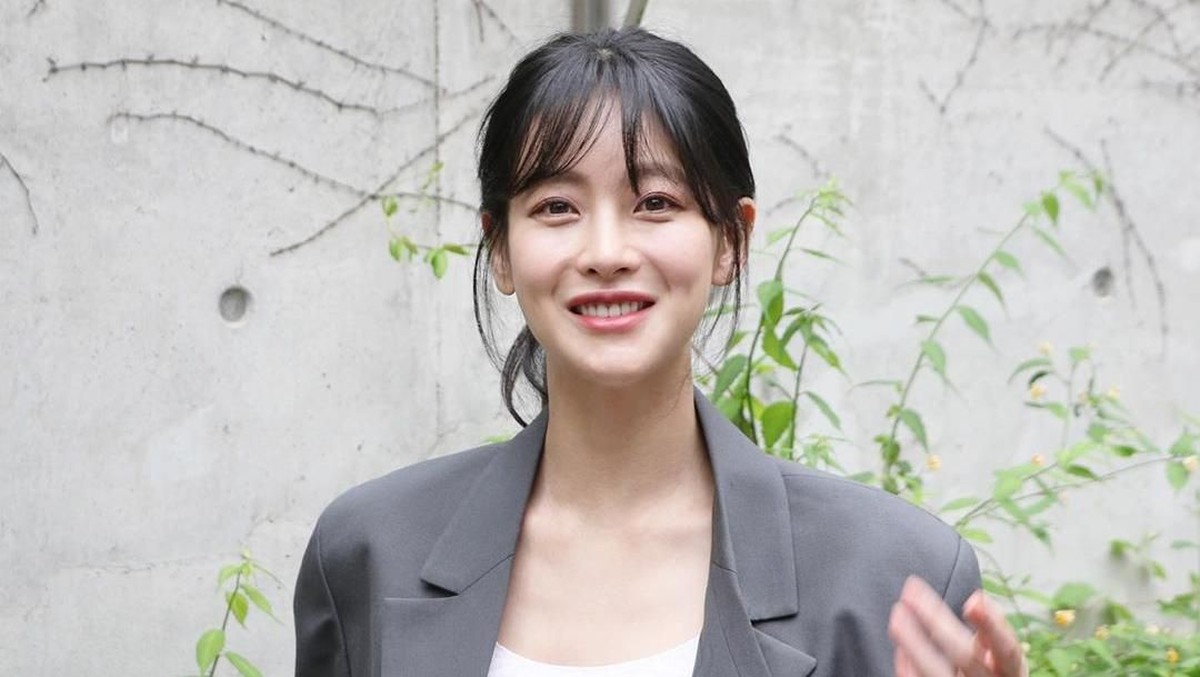 Artis wanita Korea Selatan memang dikenal memiliki wajah dan penampilan yang cantik&period; Berikut ini deretan artis Korea yang masih terlihat cantik meski sudah tua&period;