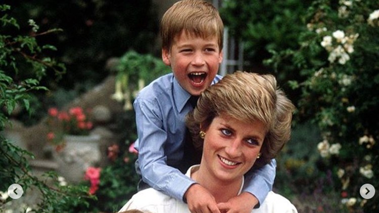 Pangeran William unggah foto kenangan bersama Putri Diana untuk merayakan 999 Day, hari penghormatan jasa polisi, pemadam kebakaran, dan tenaga medis darurat.