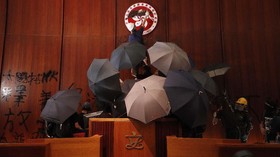 FOTO: Sisa Amuk Massa di Gedung Parlemen Hong Kong