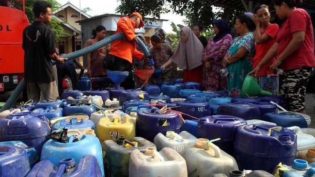 Tak jauh dari ibu kota, 8.336 orang terdampak kekeringan di Kabupaten Bekasi per September 2022. Kekeringan konstan terjadi sejak 2017.