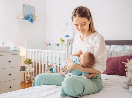 5 Posisi Menyusui yang Bikin Bayi Cepat Kenyang, Coba yuk Bun