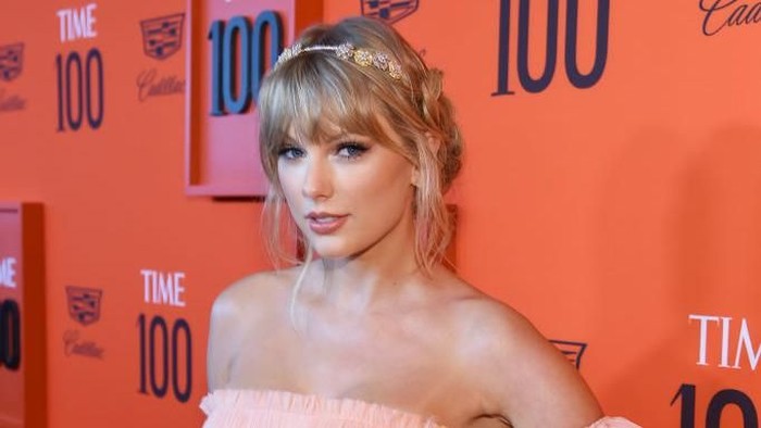 img-title Elegan Bak Princess, Intip Gaya Taylor Swift yang Bisa Jadi Inspirasi Tampilan saat Rayakan Sweet Seventeen
