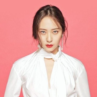 Ditinggal Anggota f(x), Bagaimana Nasib Krystal di SM Entertainment?