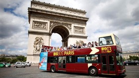 Paris Semakin Macet, Turis Diminta Naik Angkutan Umum