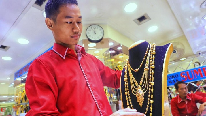 [Tak Hanya Logam Mulia, Perhiasan Saat Ini Banyak Diburu Warga Untuk Investasi.(CNBC Indonesia)