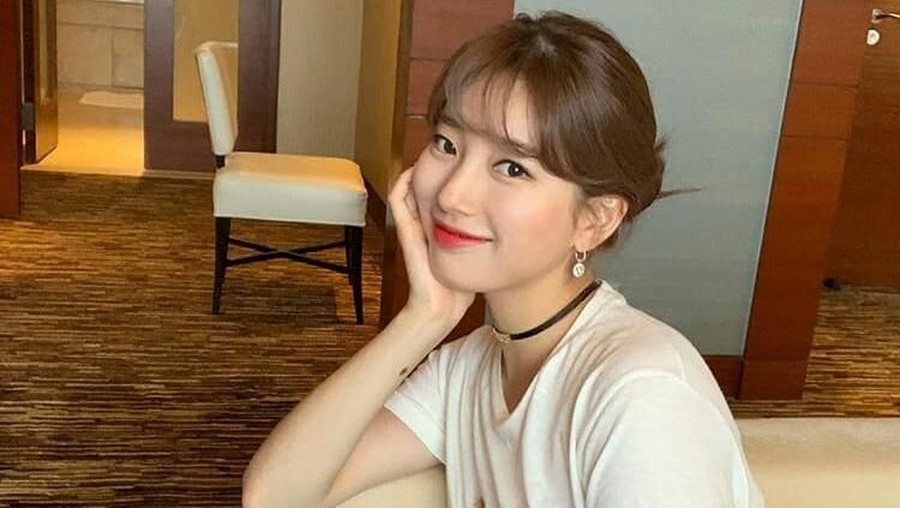 Bae Suzy mengunggah foto yang memperlihatkan dirinya hamil di akun Instagram miliknya. Foto itu berhasil bikin heboh netizen. 