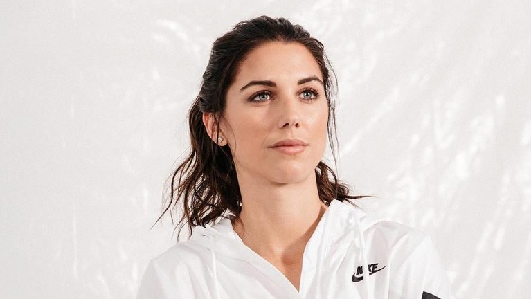 Penyerang tim nasional wanita Amerika Serikat di Piala Dunia Wanita 2019, Alex Morgan, tengah menjadi sorotan publik dunia. Berikut ini 7 potret cantik dirinya.