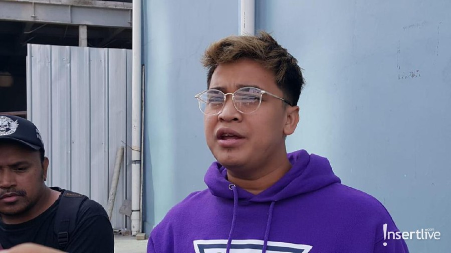 Cerita Billy Syahputra Soal Uang Olga yang Hilang Rp1,5 Miliar Billy Syahputra menceritakan kronologi hilangnya uang Olga Syahputra hingga Rp1,5 miliar.