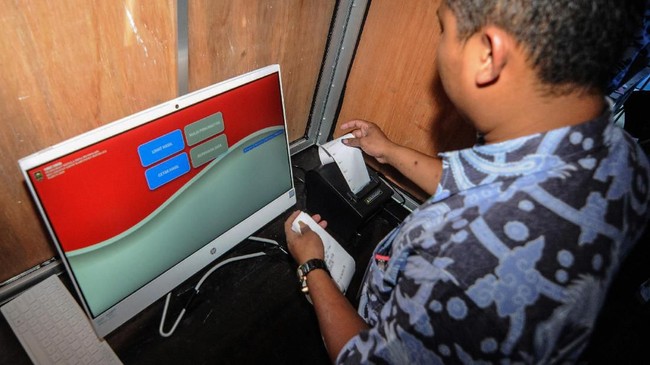 Sejumlah kalangan lanjut usia mengaku tak paham menggunakan alat e-voting untuk memilih calon kepala desa di Sleman.