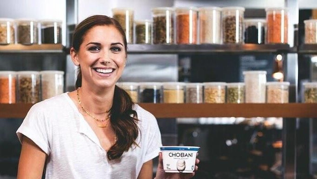 Penyerang tim nasional wanita Amerika Serikat di Piala Dunia Wanita 2019&comma; Alex Morgan&comma; tengah menjadi sorotan publik dunia&period; Berikut ini 7 potret cantik dirinya&period;