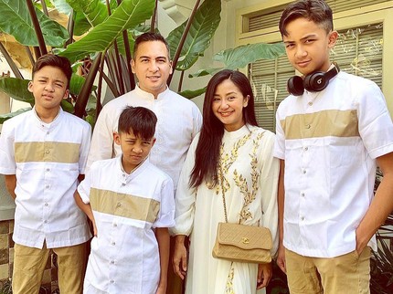 Harmonis, 7 Potret Keluarga Amara dan Frans Mohede