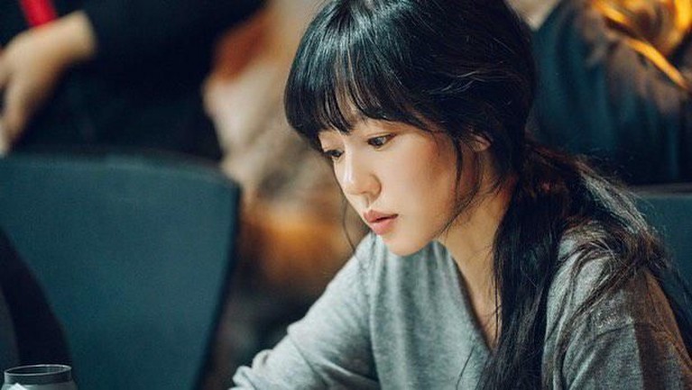 Hingga pada 2003 ia membintangi film horor berjudul A Tale of Twi Sisters. Lewat film itu, Soo Jung mendapat banyak penghargaan sebagai Best New Actress.