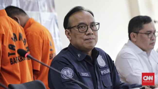 Polisi menyebut penembak yang menyebabkan Harun Al Rasyid tewas dalam kerusuhan 22 Mei, punya ciri-ciri berbadan kurus, tinggi 175 cm, dan kidal.