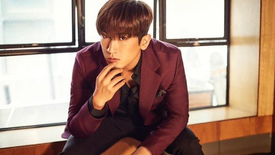 Salah satu teman grup Shinhwa yakni Jun Jin angkat bicara lewat V Live tentang Minwoo