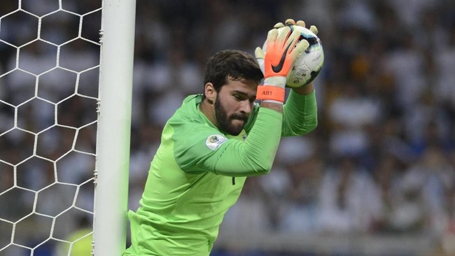 Pelatih Liverpool, Jurgen Klopp diminta mengistirahatkan Alisson Becker jelang melawan RB Leipzig pada 16 besar Liga Champions