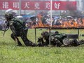 Pasukan Anti Huru-Hara China Siaga di Dekat Hong Kong