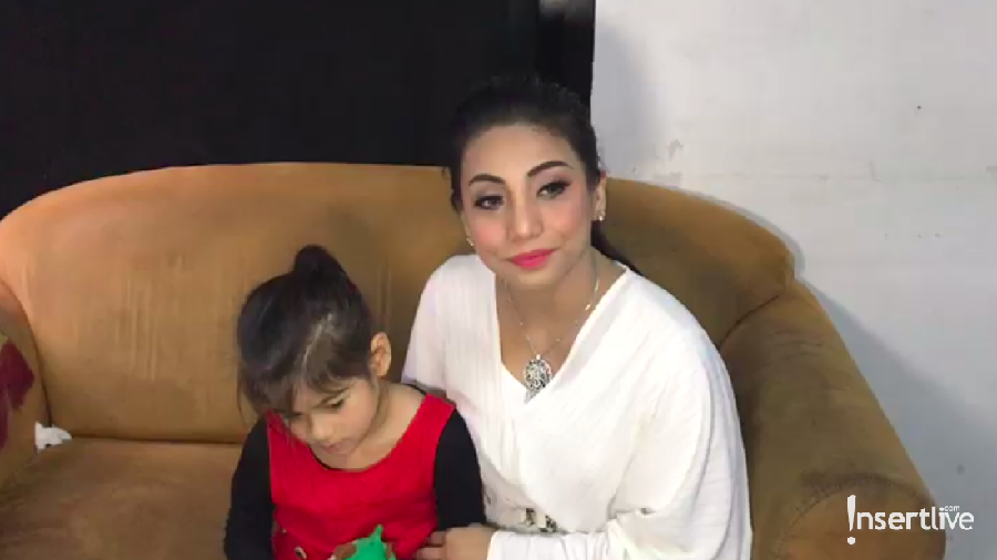 Siti Rahmawati tetap ajarkan anak bahasa Indonesia.