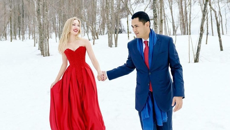 Panji Trihatmojo dan Varsha Strauss rayakan 7 bulan kehamilan