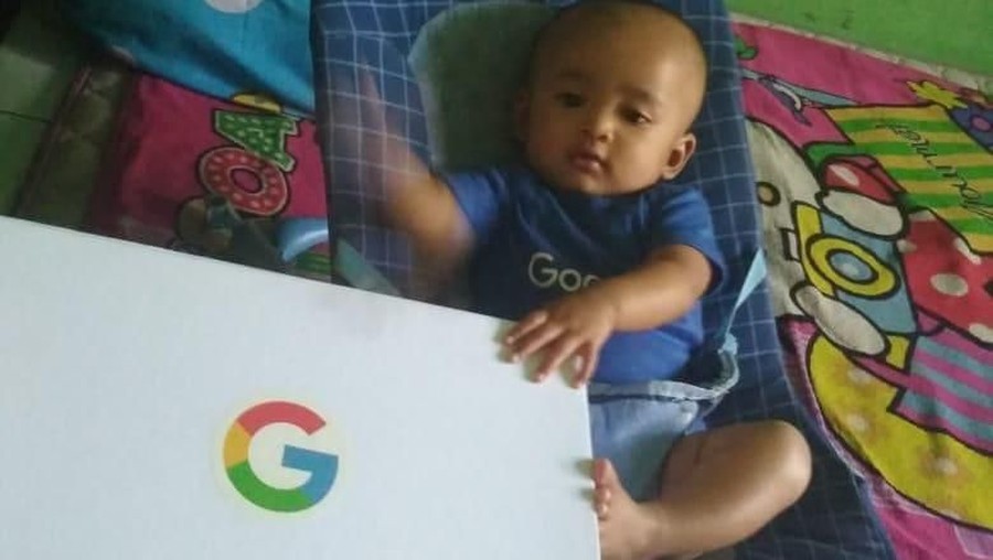 Seorang bayi laki-laki bernama Google asal bekasi viral di media sosial.
