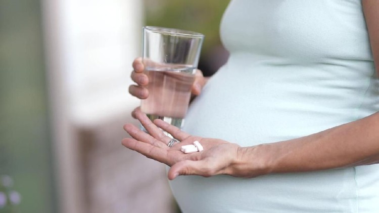 Apakah suplemen kehamilan perlu dikonsumsi ibu hamil agar janin tumbuh optimal?