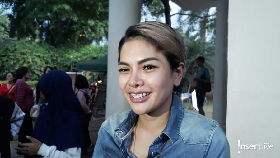 Dewi Perssik ikut berkomentar pada postingan Nikita Mirzani melabrak Elza Syarief.