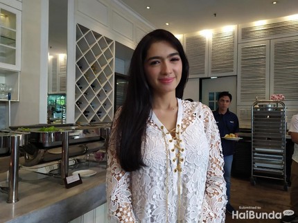 Tips Merawat Kulit Tetap Glowing ala Angel Karamoy