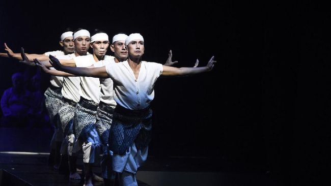 Selain karena pertunjukan kelas dunia, pentas 'I La Galigo' ini juga patut disaksikan sebagai pengetahuan akan legenda tentang budaya dari tanah Bugis.