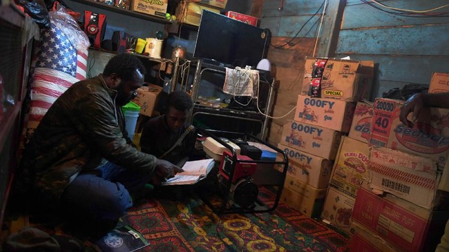FOTO: BBM Satu Harga, Berkah Warga Kampung Obano Papua