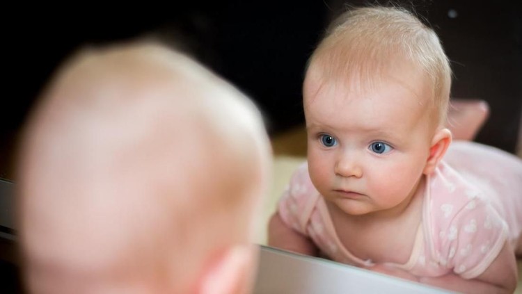 Adisa Untuk calon gadis cilik, Bunda bisa memberinya nama bayi perempuan terinspirasi Bahasa Sanskerta berawalan 'adi'.