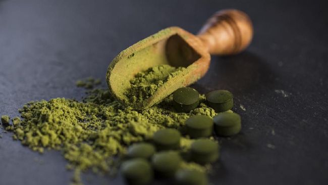 Spirulina dikenal sebagai superfood. Manfaat spirulina bisa diperoleh berkat kandungan nutrisi yang ada di dalamnya.