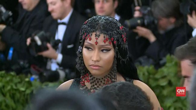 Nicki Minaj membela Britney Spears hingga menyebut Kevin Federline sebagai seorang pengecut karena mengunggah omelan sang diva kepada anak-anaknya.