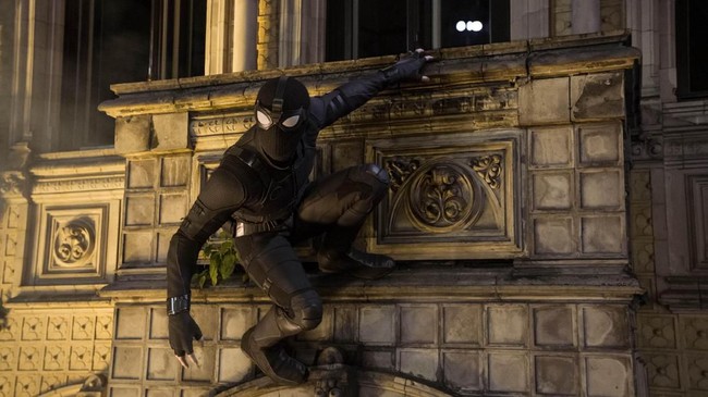 'Far From Home' Cetak Rekor Film 'Spider-Man' 'Spider-Man: Far From Home' terus mencetak cuan di pasar internasional. Di Indonesia, film inin mengumpulkan US$15,9 juta atau setara dengan Rp221 juta.