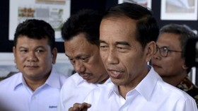 Jokowi Disambut Teriakan Aremania di Bandara Malang: Usut Tuntas Pak!