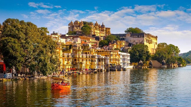 Pemerintah Negara Bagian Rajashtan menerapkan lockdown di Kota Udaipur usai kasus pemenggalan terhadap penjahit beragama Hindu di kota itu.