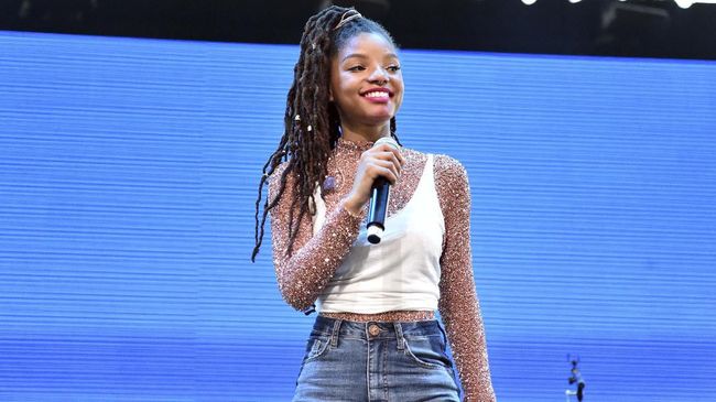 Halle Bailey semula hanya penggemar Beyonce, ia lalu dididik oleh diva itu dan kini siap menjadi Ariel si putri duyung di 'Little Mermaid'.