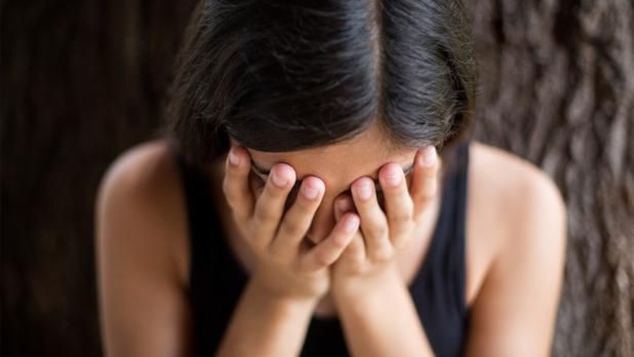 Galau Putus Cinta, Wanita Ini Rekam Dirinya Saat Minum Sampo Galau Putus Cinta, Wanita Ini Rekam Dirinya Saat Minum Sampo
