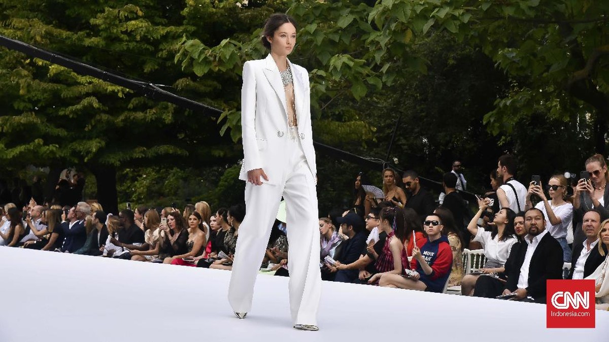 FOTO: Kejayaan Couture 'Bangkit' di Tangan Ralph & Russo