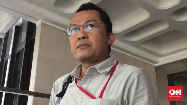 Penasihat Komisi Pemberantasan Korupsi (KPK) Tsani Annafari dan Direktur Pendidikan Giri Supradiono mendaftar capim 2019-2023. 