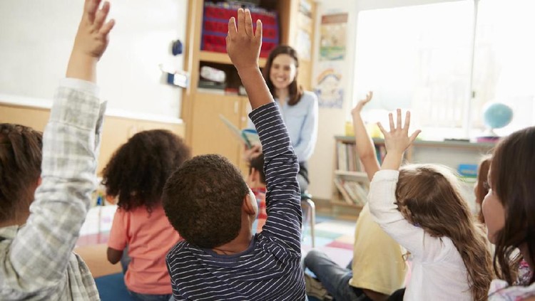 PAUD menjadi salah satu alternatif pendidikan awal untuk mengenalkan dunia sekolah pada anak.