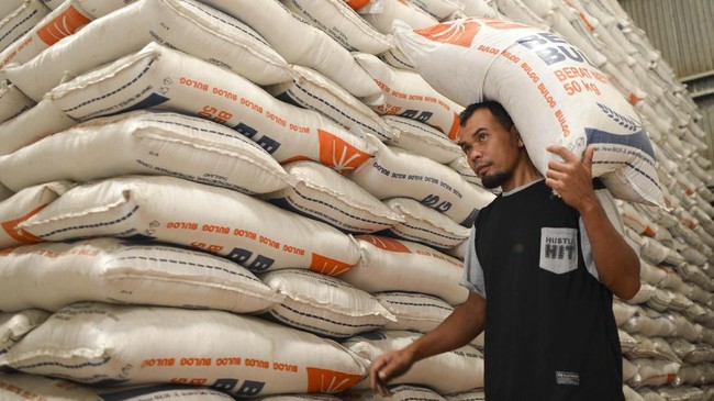 Harga beras terpantau stabil hingga akhir pekan kemarin. Beras kualitas super II dibanderol Rp12.600 per kilogram (Kg).